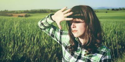 Sun damaging damages eyes