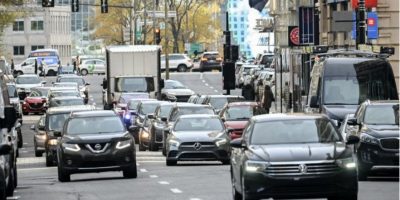 More Canadians commuting as remote work declines, hybrid workers on site more often