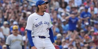 Chourio, Yelich lift Brewers over Blue Jays 4-1 with back-to-back ninth inning homers