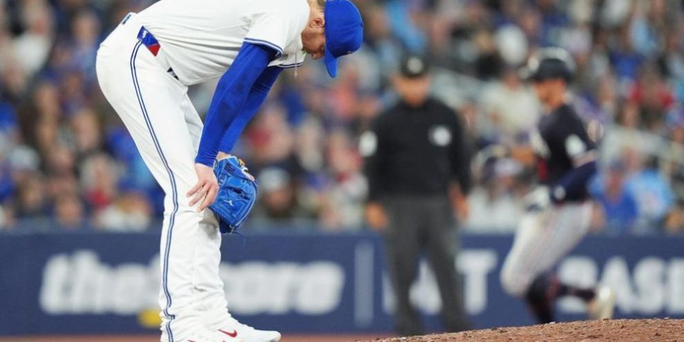 Jays closer Hoffman gives up two homers, blows save opportunity in 7-5 loss to Twins