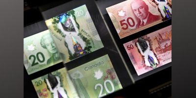 Canadians are holding more cash in their wallets, Bank of Canada finds