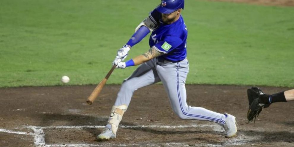 Blue Jays beat fading Rays 6-5 for 6th straight win, close in on AL East title