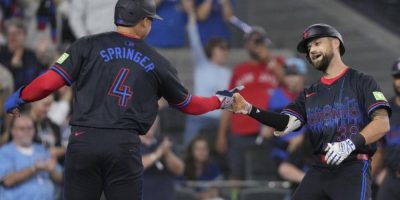 Lukes goes deep for Jays in 4-2 win over Rays, Toronto's magic number down to two