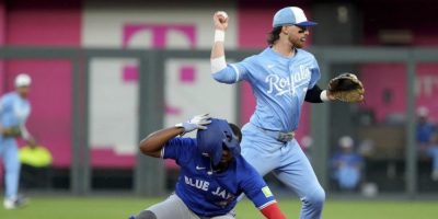 Royals delay Blue Jays' playoff party with 2-1 win behind Cameron