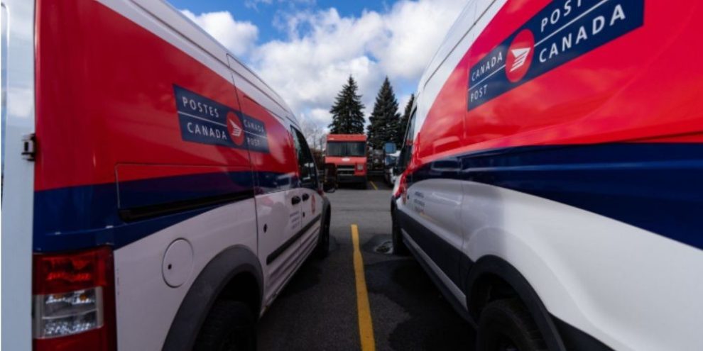Canada Post union to lift overtime ban, stop delivering flyers