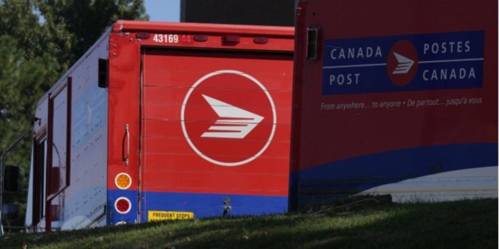 Striking union accuses Ottawa, Canada Post of working to 'dismantle' postal service
