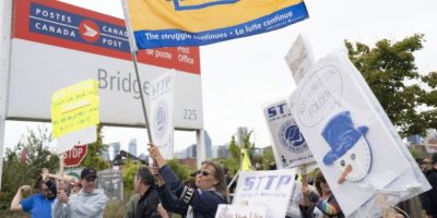 Striking Canada Post union urges Ottawa to walk back sweeping mandate changes