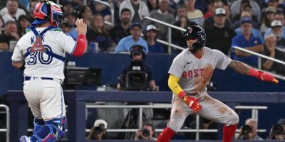 Lowe's two RBI singles lift Red Sox over Blue Jays 4-1; AL East pennant race tightens