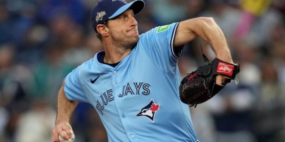 Scherzer turns back the clock and Blue Jays beat Mariners 8-2 in Game 4 to even ALCS
