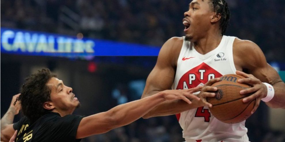 Battle scores 20 points, hits key pair of 3s as Raptors beat Cavs 112-101