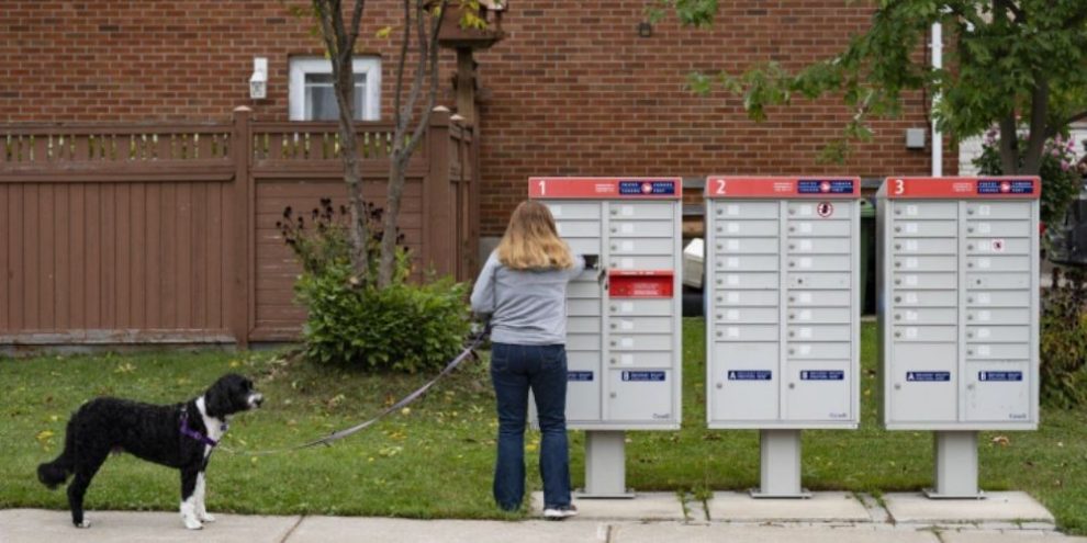 Canada Post submits overhaul plan to the federal government