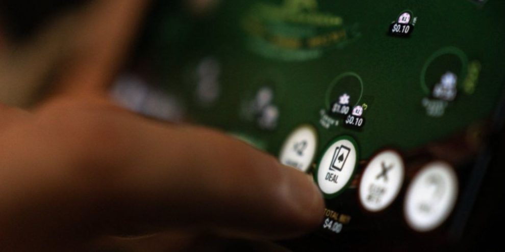 Ontario's online gamblers could legally bet against people outside Canada: court