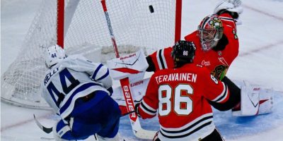 Dach scores late in third period to give Blackhawks a 3-2 win over slumping Maple Leafs