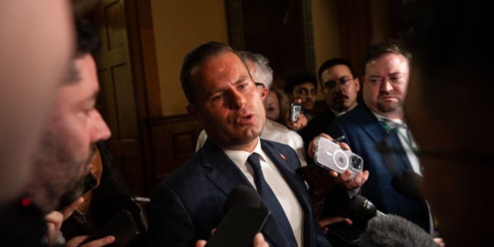 Ontario NDP asks integrity commissioner to investigate labour minister