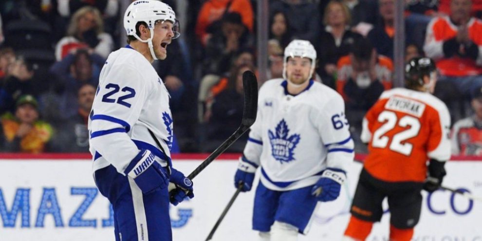 Matthews, Tavares lead Leafs past Flyers 5-2; Tanev stretchered off after collision