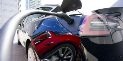 Feds will unveil proposed changes to EV sales mandate this winter, officials say