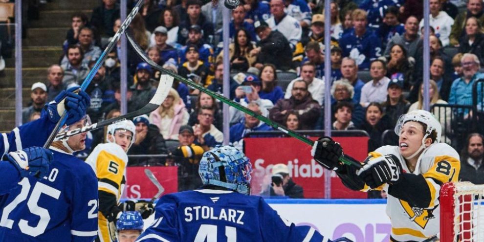 Maple Leafs erase three-goal deficit in the third period to stun Penguins 4-3