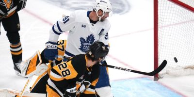 Ekman-Larsson extends point streak as the Maple Leafs rout the Penguins 7-2