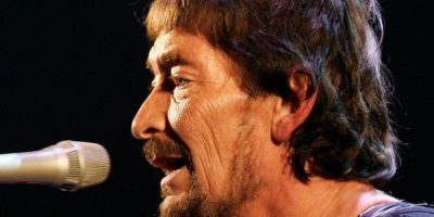 Singer-songwriter Chris Rea, known for 'Driving Home for Christmas,' dies at 74