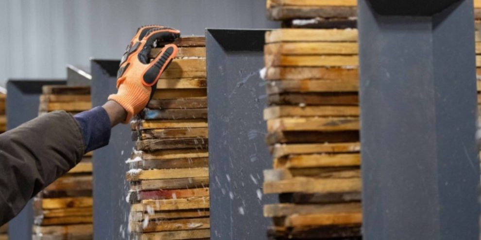 Canada added 54,000 jobs in November, unemployment rate drops to 6.5%: StatCan