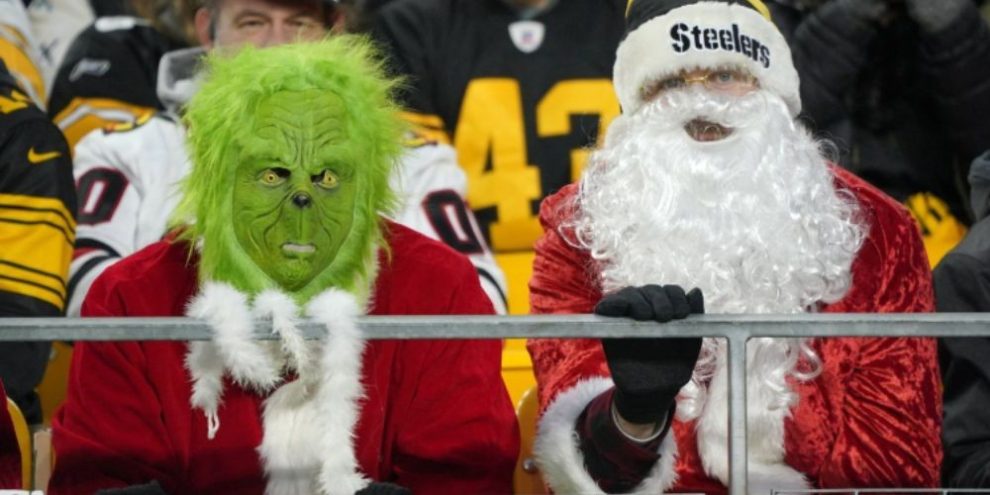 Naughty but not illegal: Police respond to anti-Santa signs at Brantford parade