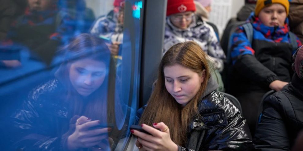 Russia restricts FaceTime, its latest step in controlling online communications