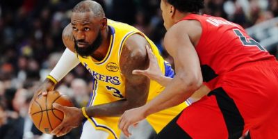 LeBron James's historic streak of double-digit scoring ends as Lakers top Raptors
