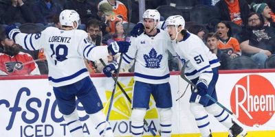 Laughton scores in return to Philly, Maple Leafs top Flyers 2-1 on Cowan's OT goal