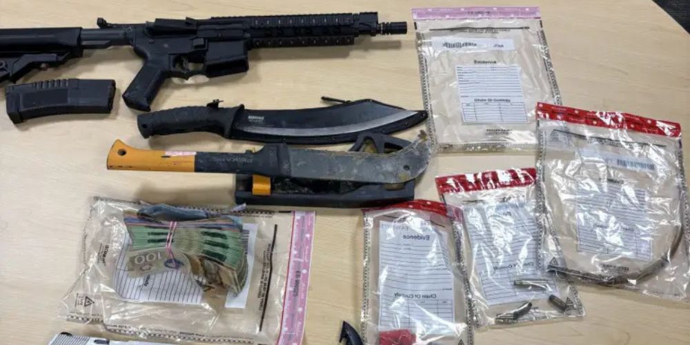 Barrie traffic stop leads to weapons, currency seizure and two arrests