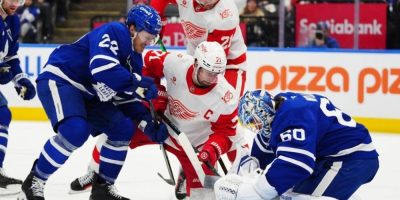 Larkin scores winner, Red Wings top Maple Leafs 2-1 in overtime