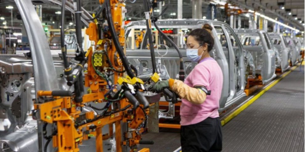 GM set to end third shift in Oshawa, Ont., putting hundreds out of work