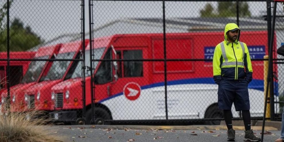 Union president asks Canada Post workers to reject tentative agreement