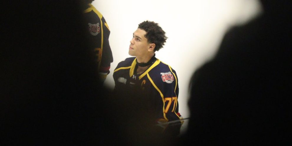 Aitcheson de los Colts Kash (es) en el nuevo acuerdo con los New York Islanders.