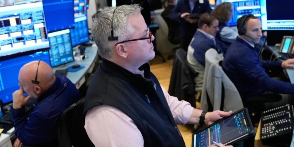 Oil tumbles 10% after Iran reopens the Strait of Hormuz