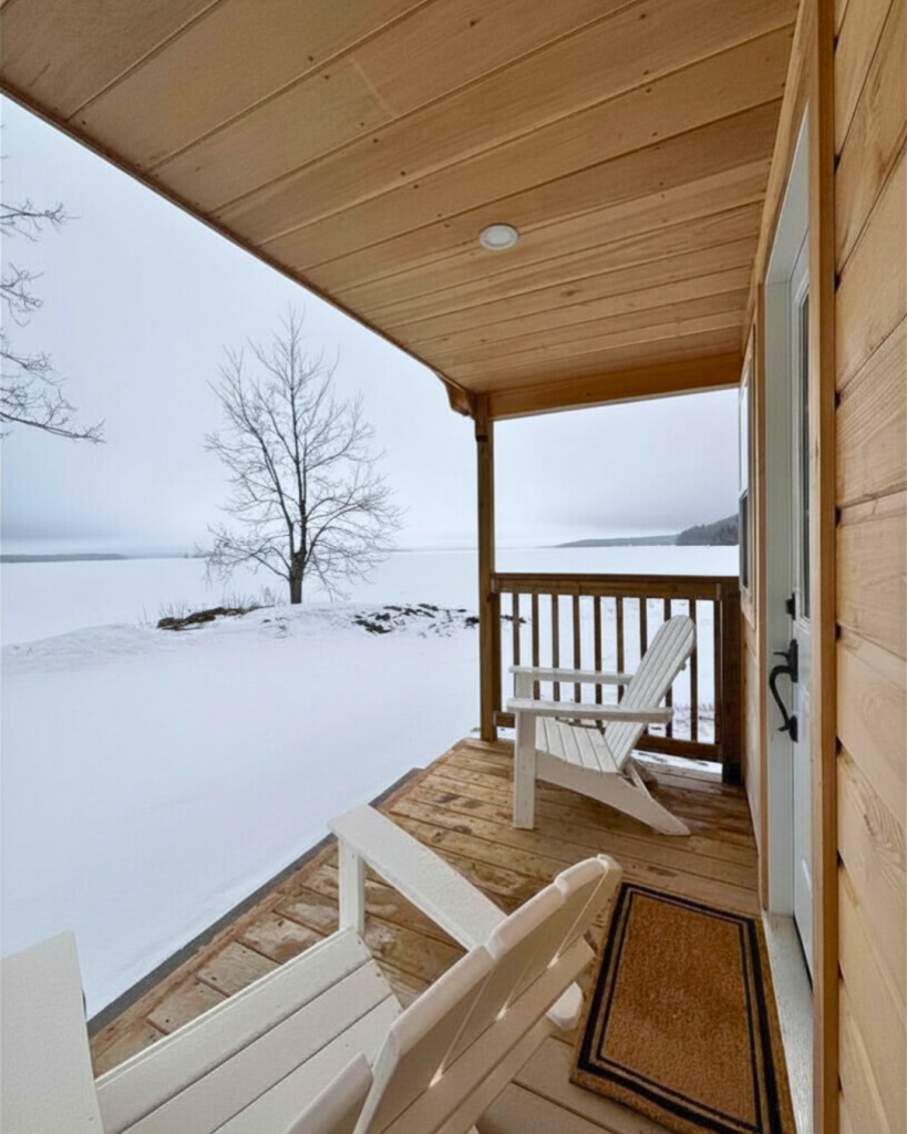 Cabin on Discovery Harbour Waterfront