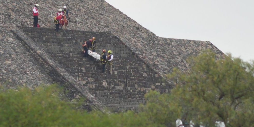 Forensic workers carry a victim’s body down a pyramid after a shooting at Teotihuacan in Mexico on April 20, 2026