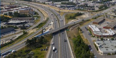 View of Highway 400 at Dunlop Street West in Barrie যেখানে bridge replacement work will require overnight road closures.