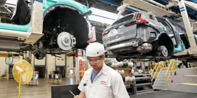 Workers assemble vehicles on the production line at a Honda Motor Co. plant in Alliston, Ont., ahead of a 2024 announcement about an electric vehicle battery project.