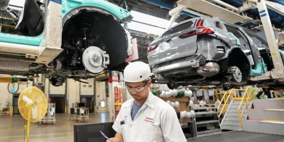 Workers assemble vehicles on the production line at a Honda Motor Co. plant in Alliston, Ont., ahead of a 2024 announcement about an electric vehicle battery project.