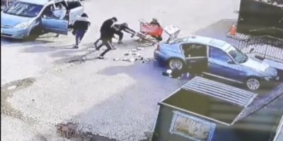 South Simcoe Police video showing suspects in a $300,000 jewellery robbery at the 400 Flea Market in Innisfil.
